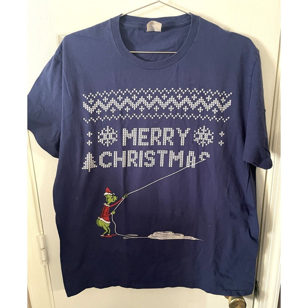 Port Authority ‘The Grinch Stealing Christmas’ (Mens size L) • Graphic Tee Shirt